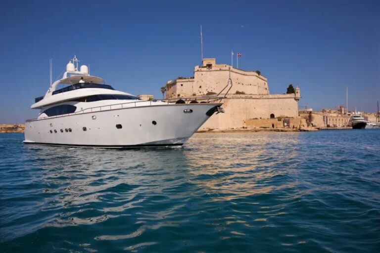 Superyacht MEME