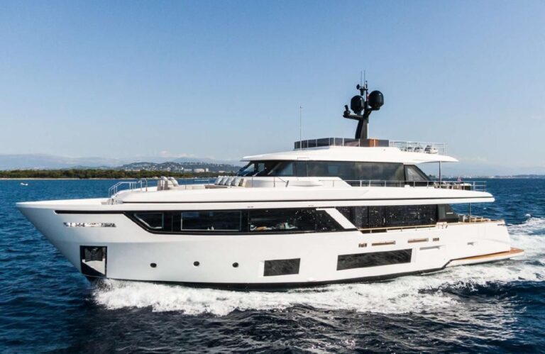 Superyacht MRS L