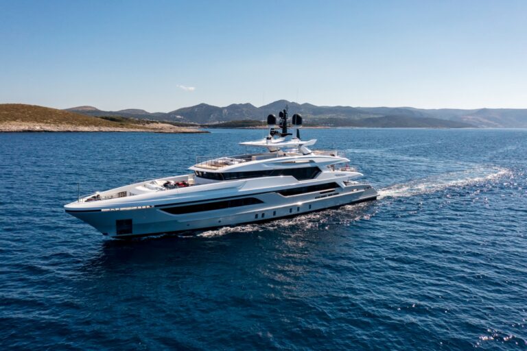 Superyacht MY MAYVA
