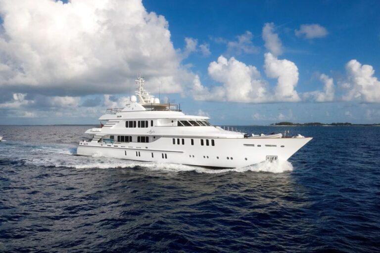 Superyacht MYSTIC