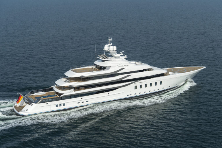 Superyacht Madsummer