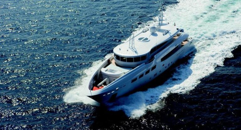 Superyacht Maestro - front view