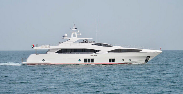 Superyacht Majesty 122 - side view