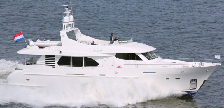 Superyacht My Way running-001