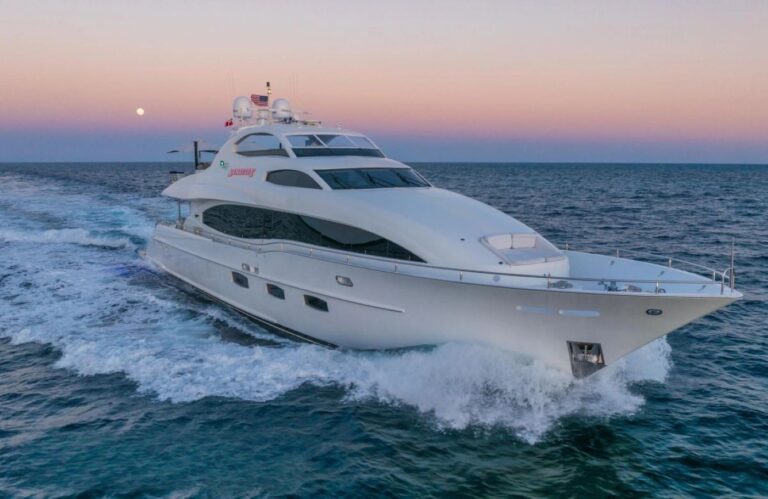 Superyacht NAMASTAY