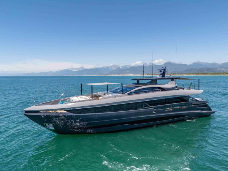 Superyacht NEVER GIVE UP