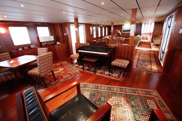 Superyacht NORTHERN SUN - Main Salon looking Aft