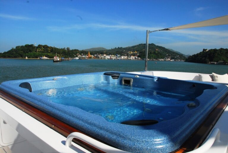 Superyacht NORTHERN SUN - Spa Pool 2