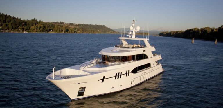 Superyacht OA120 - Photo Steven Cridland