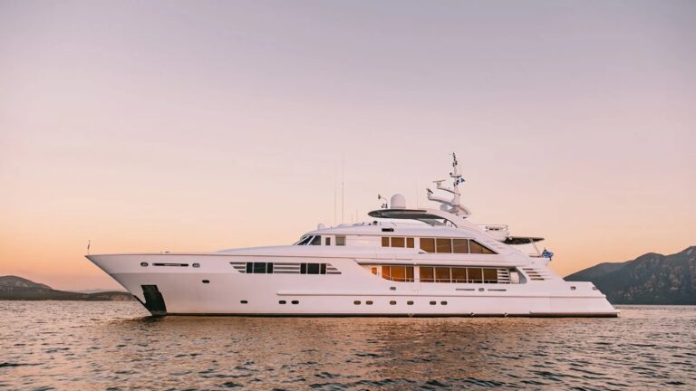 Superyacht OASIS