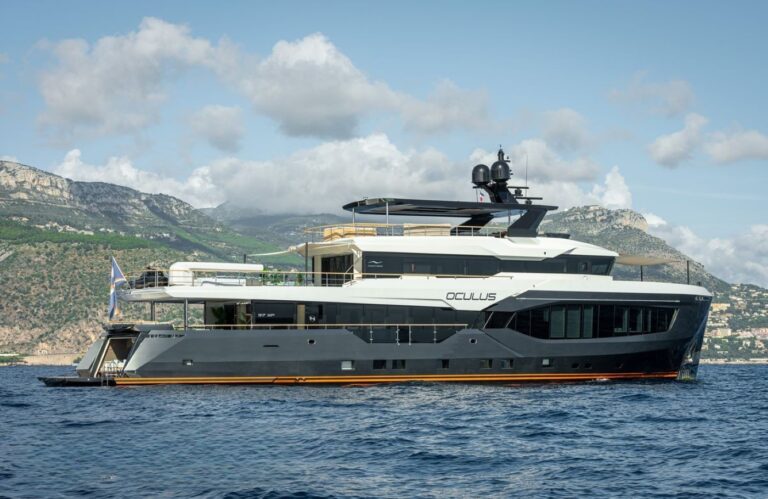 Superyacht OCULUS