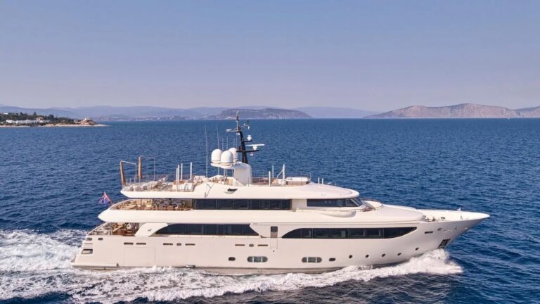 Superyacht PHOTON