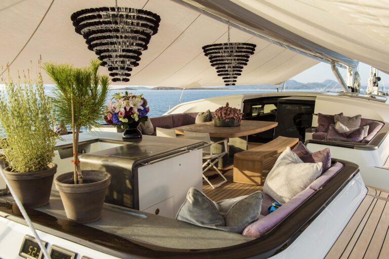 Superyacht PINK GIN VI - Cockpit Lounge