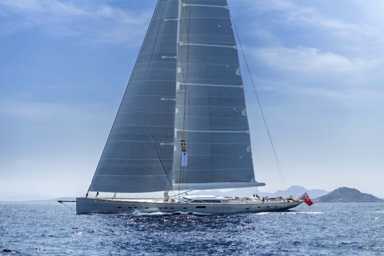 Superyacht PINK GIN VI - Dark Sail