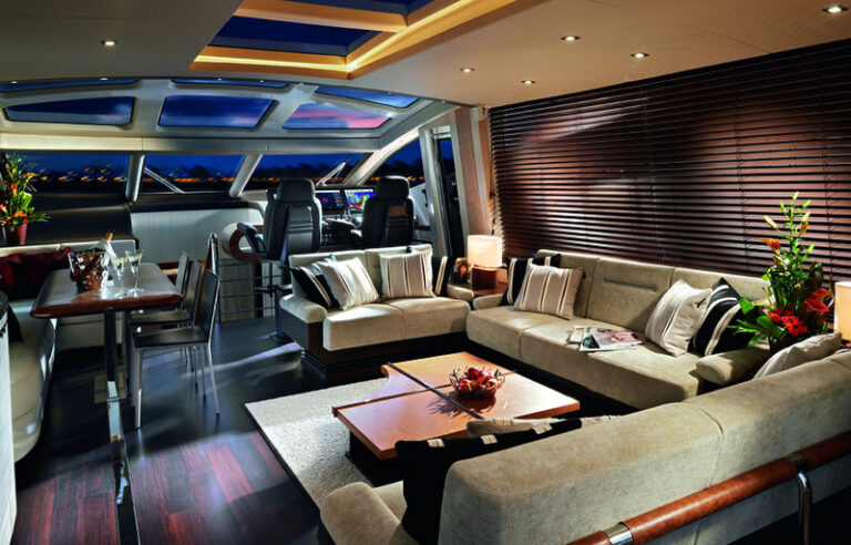 Superyacht Predator 80 - Main Saloon