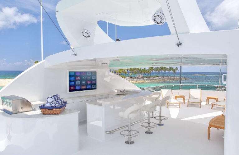 Superyacht REBEL - Sundeck wet bar