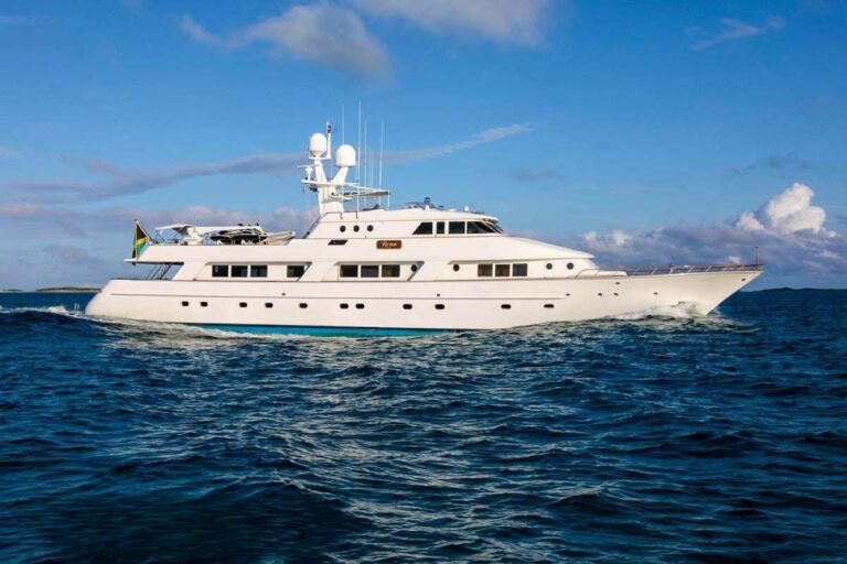 Superyacht RENA