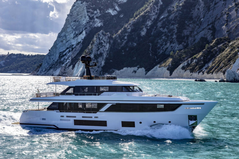 Superyacht ROZAM