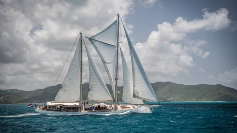 Superyacht Rhea