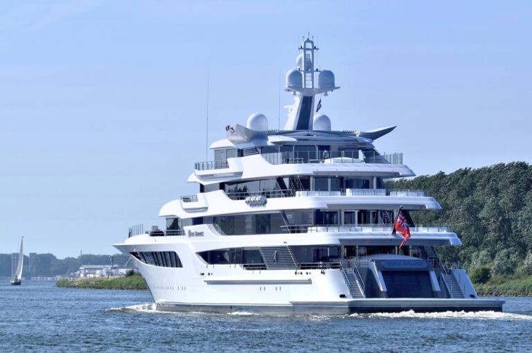 Superyacht Royal Romance - Photo Jan Ramaker and Feadship Fanclub