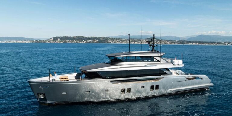 Superyacht SENSA