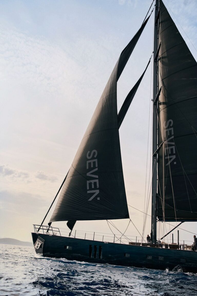 Superyacht SEVEN