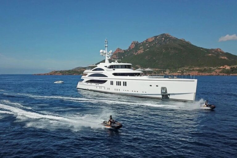 Superyacht SOUNDWAVE