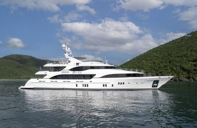 Superyacht SUR LA MER