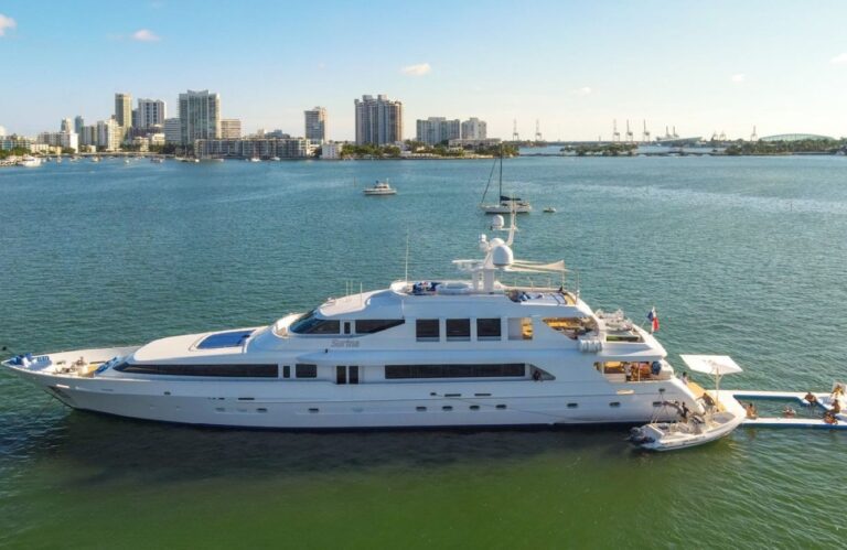 Superyacht SURINA