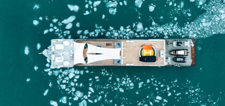 Superyacht SuRi