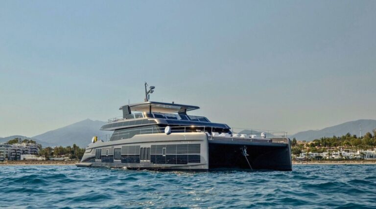 Superyacht TESNI