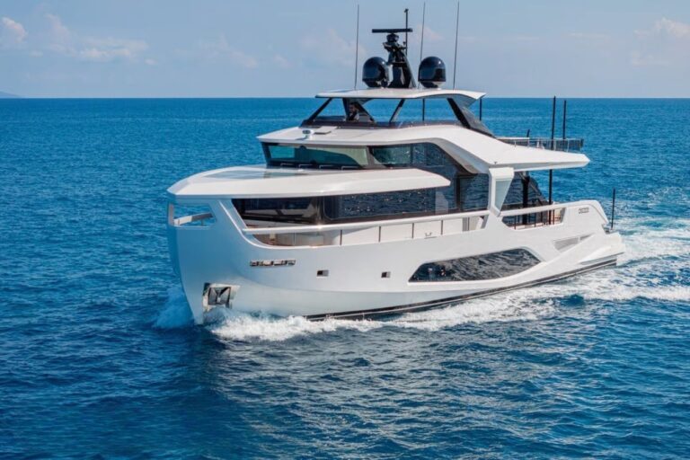 Superyacht TRILOGY