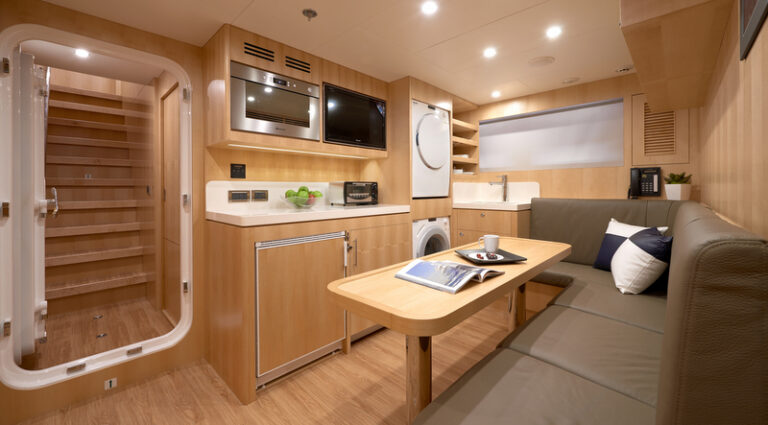 Superyacht Tango 5
