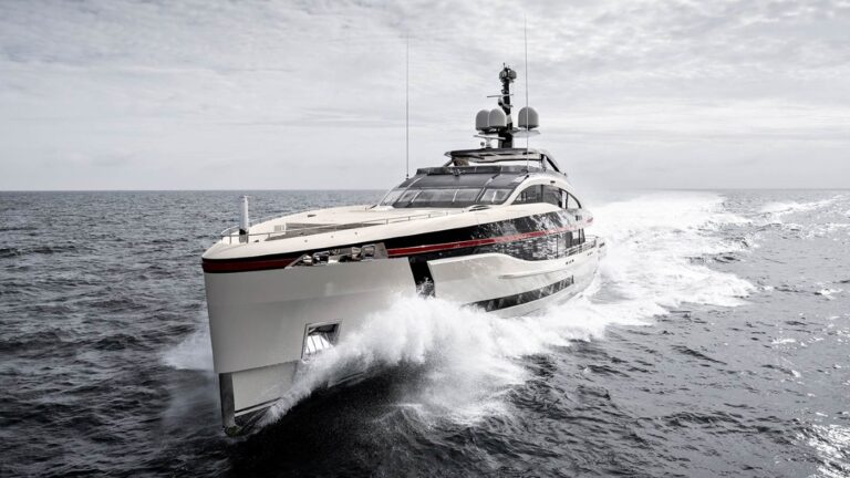 Superyacht Ultra G