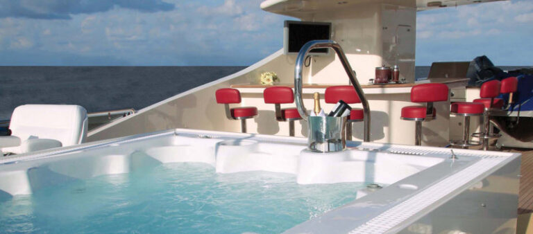 Superyacht Waku - Exterior