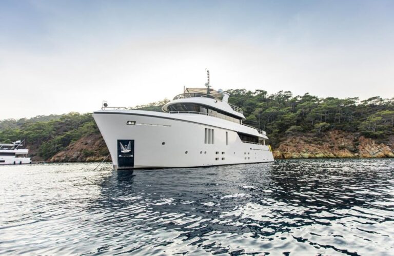 Superyacht ZEEMAR