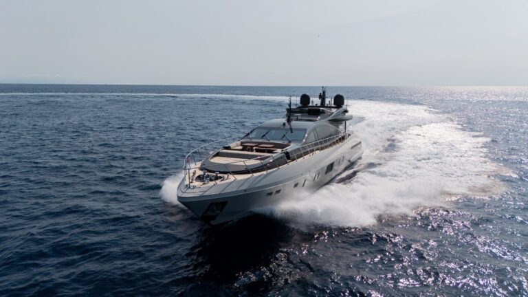 Superyacht Fanamax