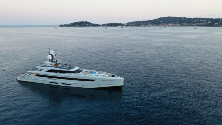 Superyacht KINDA