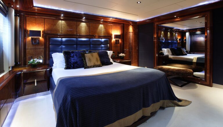 Double guest cabin
