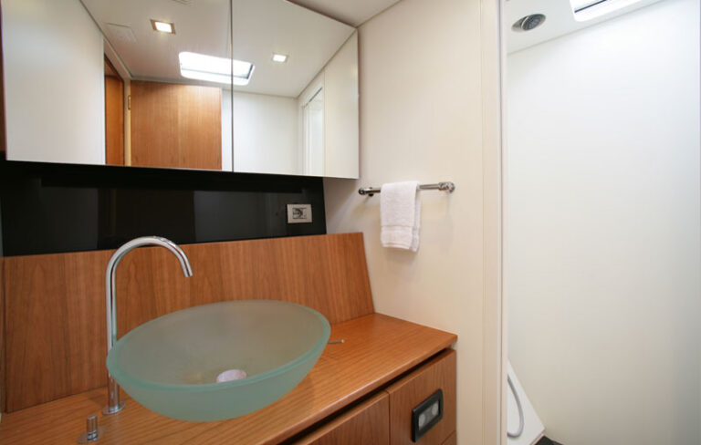 TANGO - Ensuite 2