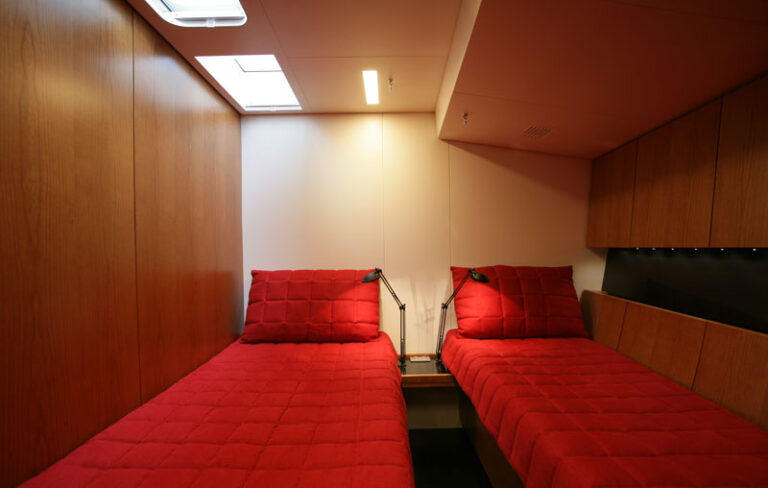 TANGO - Twin Cabin