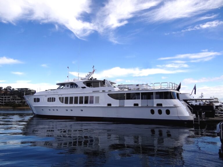 TANGO - Yacht
