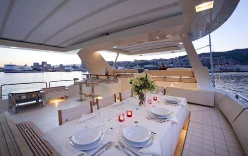 Sundeck dining