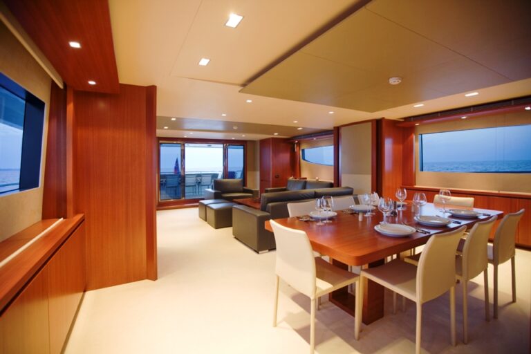 TAURUS Main Salon