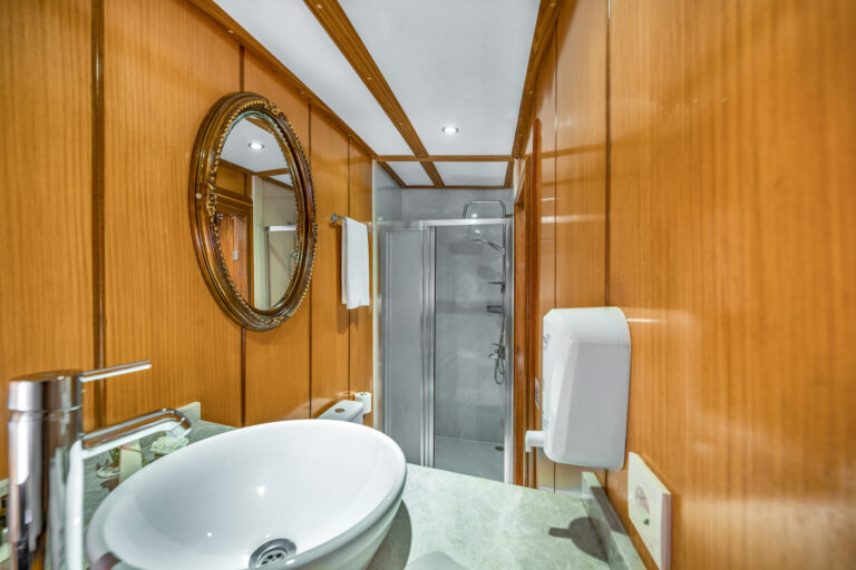 Guest Ensuite Bathroom