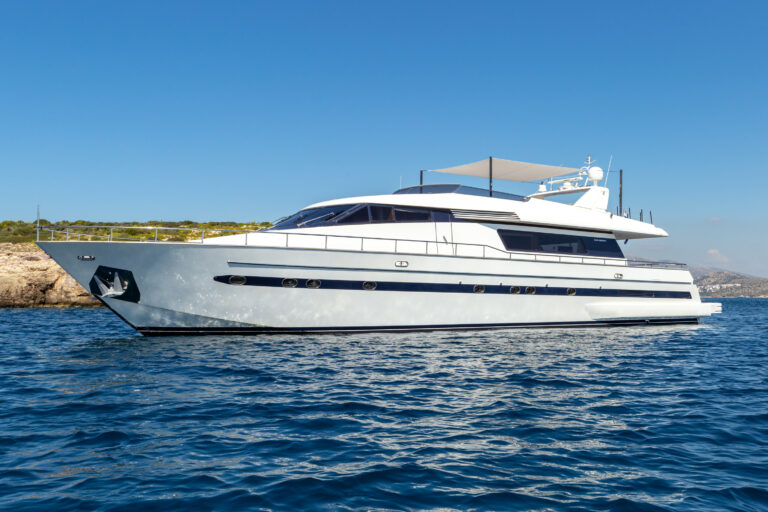 THE BIRD Yacht