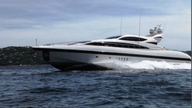 THE STORM 1 -  Cruising
