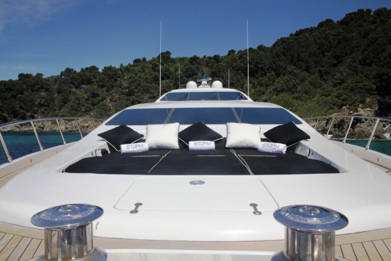 THE STORM 1 -  Foredeck