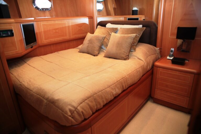 THE STORM 1 -  Guest Cabin