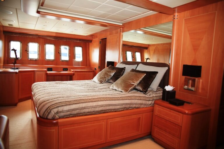 THE STORM 1 -  Master Cabin